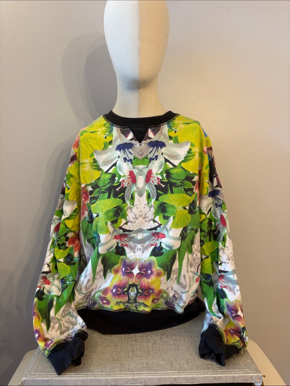 Prabal Gurung Green Floral Crewneck Sweatshirt with Black Trim